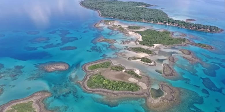 Οι «Σεϋχέλλες» της Ελλάδας εντυπωσιάζουν – To μαγευτικό τοπίο από ψηλά (Βίντεο)